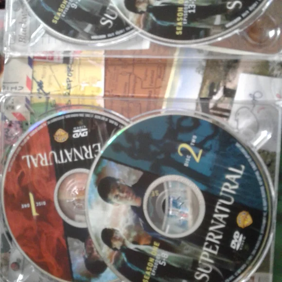 The 1st 4 Complete Seasons of Supernatural - Picture 6 of 8